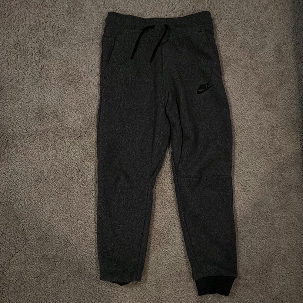 Boys nike tech fleece pants small